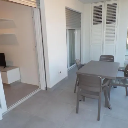 Modern And Equipped Living With Pool * ביביונה