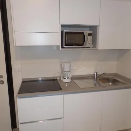 דירה Modern And Equipped Living With Pool