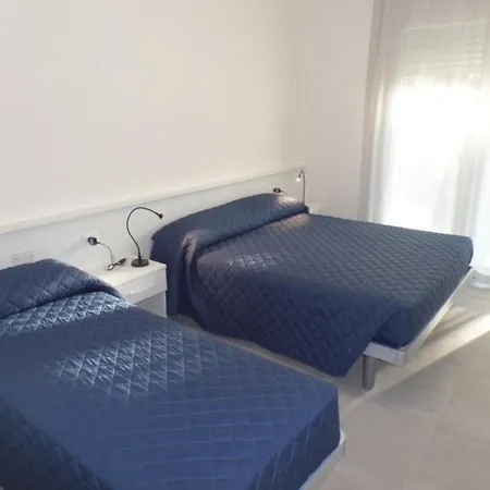 Modern And Equipped Living With Pool דירה *