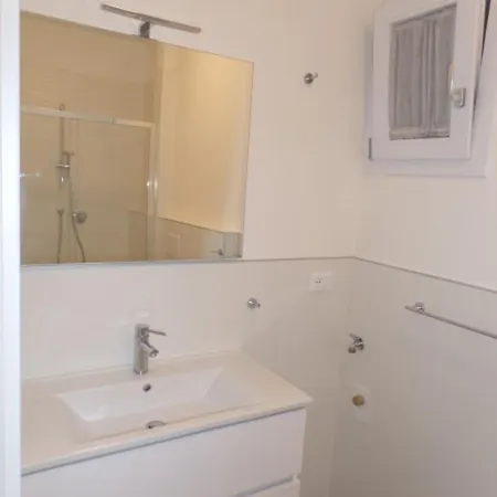 Modern And Equipped Living With Pool ביביונה