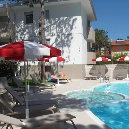 Modern And Equipped Living With Pool *