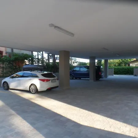 Modern And Equipped Living With Pool ביביונה